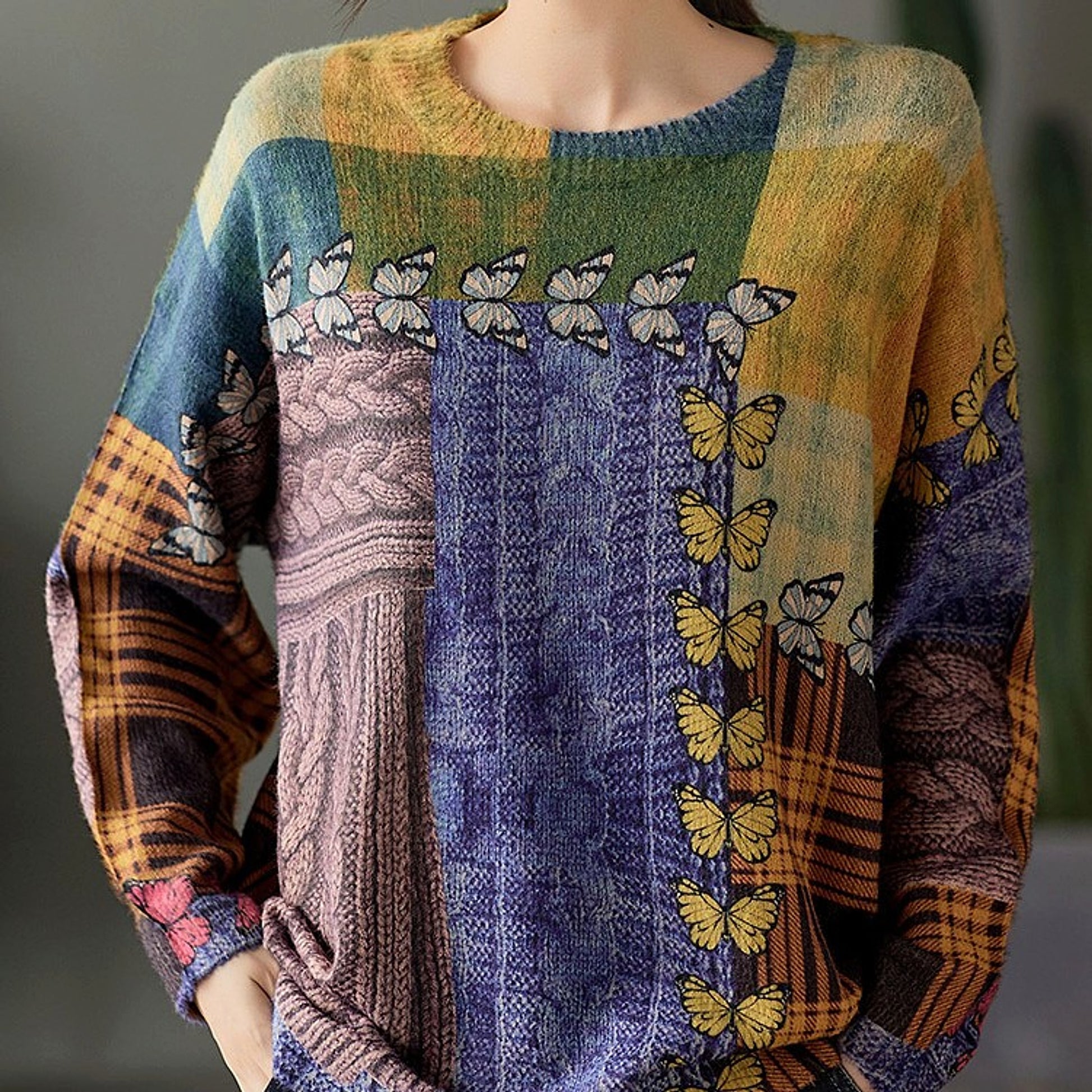 Women's Loose Pullover Round Neck Sweater - enhanced image 3