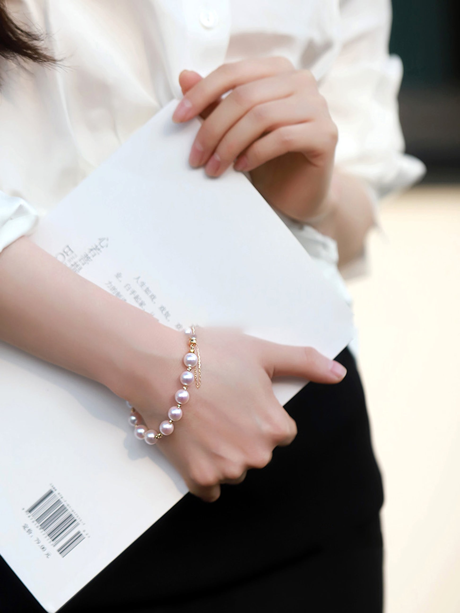Blue Rose Laser 18K Gold Pearl Elegance Bracelet - enhanced image 4
