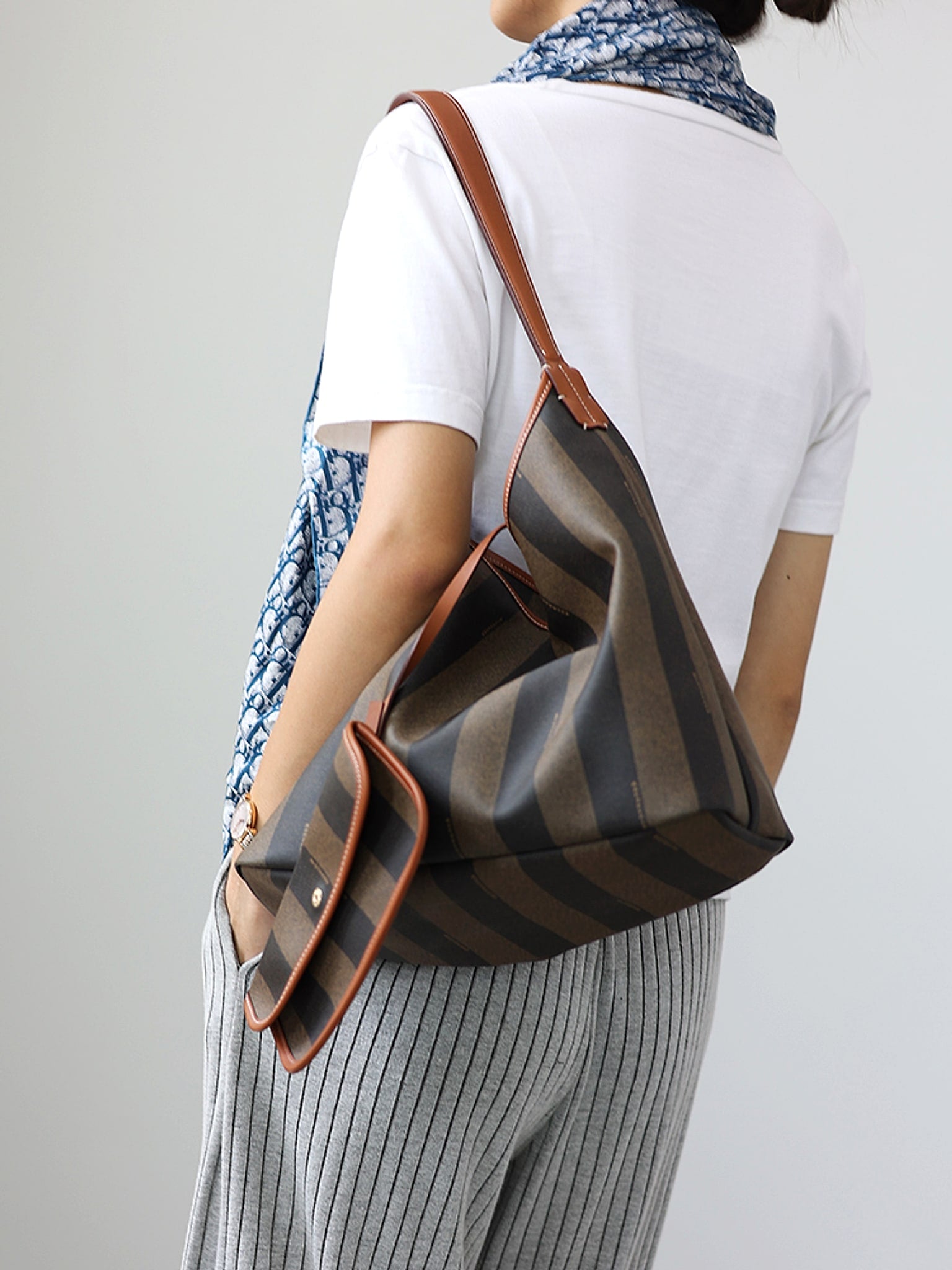 Head Layer Cowhide Commuting Bag For Women - enhanced image 4