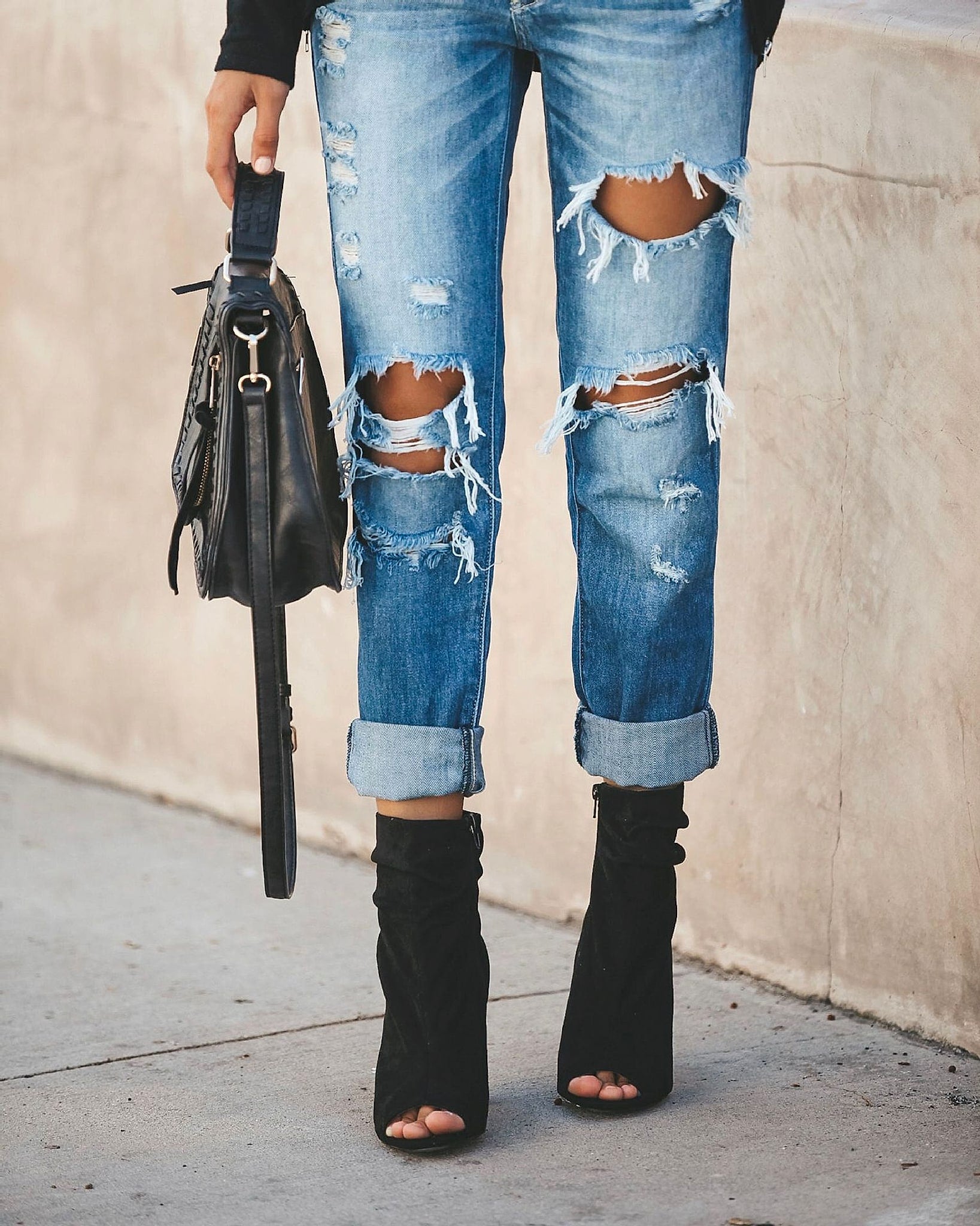 Large ripped jeans - enhanced image 4