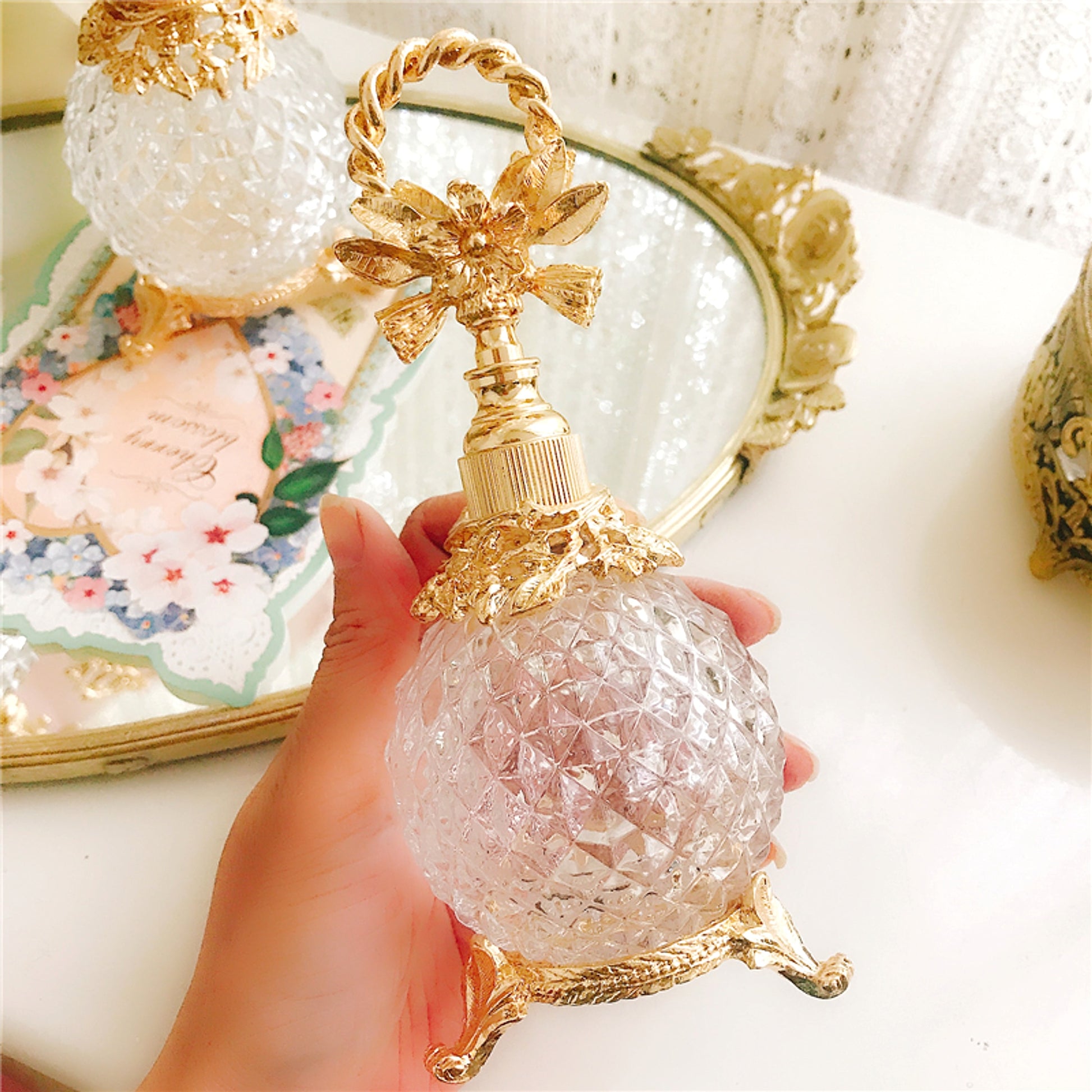 Meiyu Western Antique Gilt Perfume Bottle - enhanced image 4