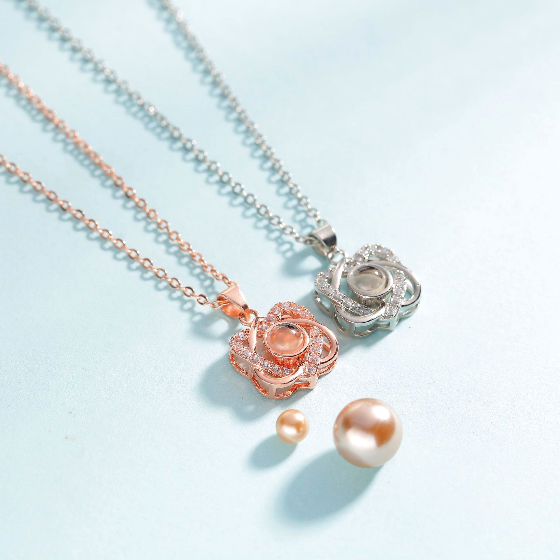 Men's And Women's Fashion Simple Heart-shaped Projection Necklace - enhanced image 4