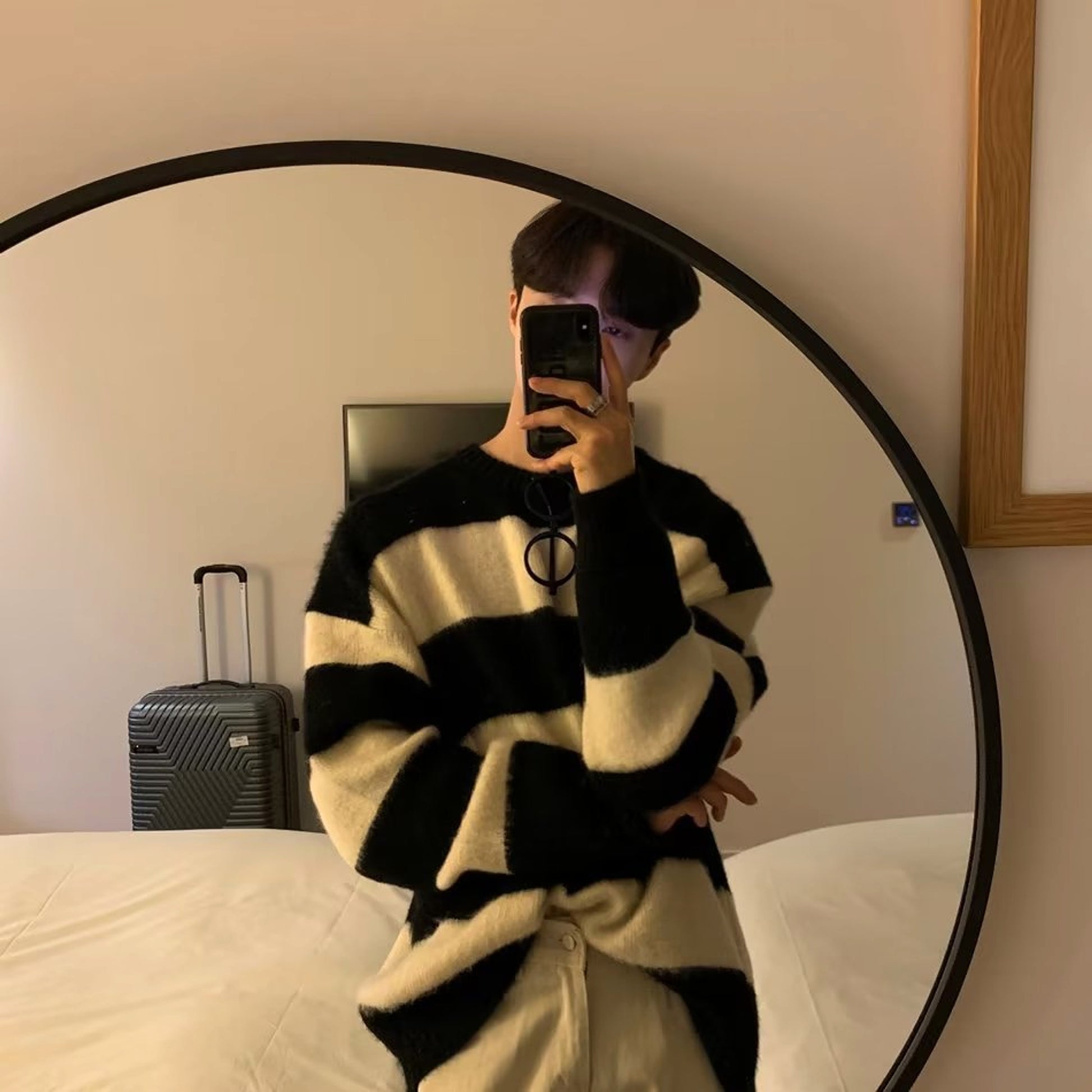 Round Neck Striped Design Sense Niche Soft Glutinous Sweater Men - enhanced image 4