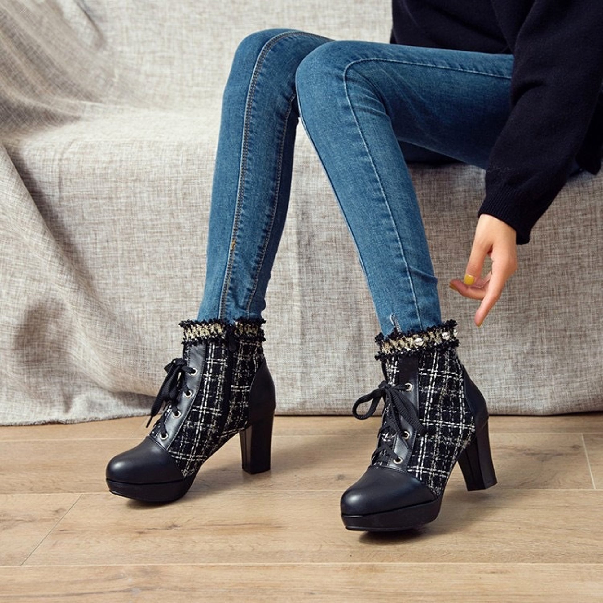 Short Boots Women's Stitching Lace Sweet Thick Heel Women's Shoes – Chic & Comfortable - enhanced image 4