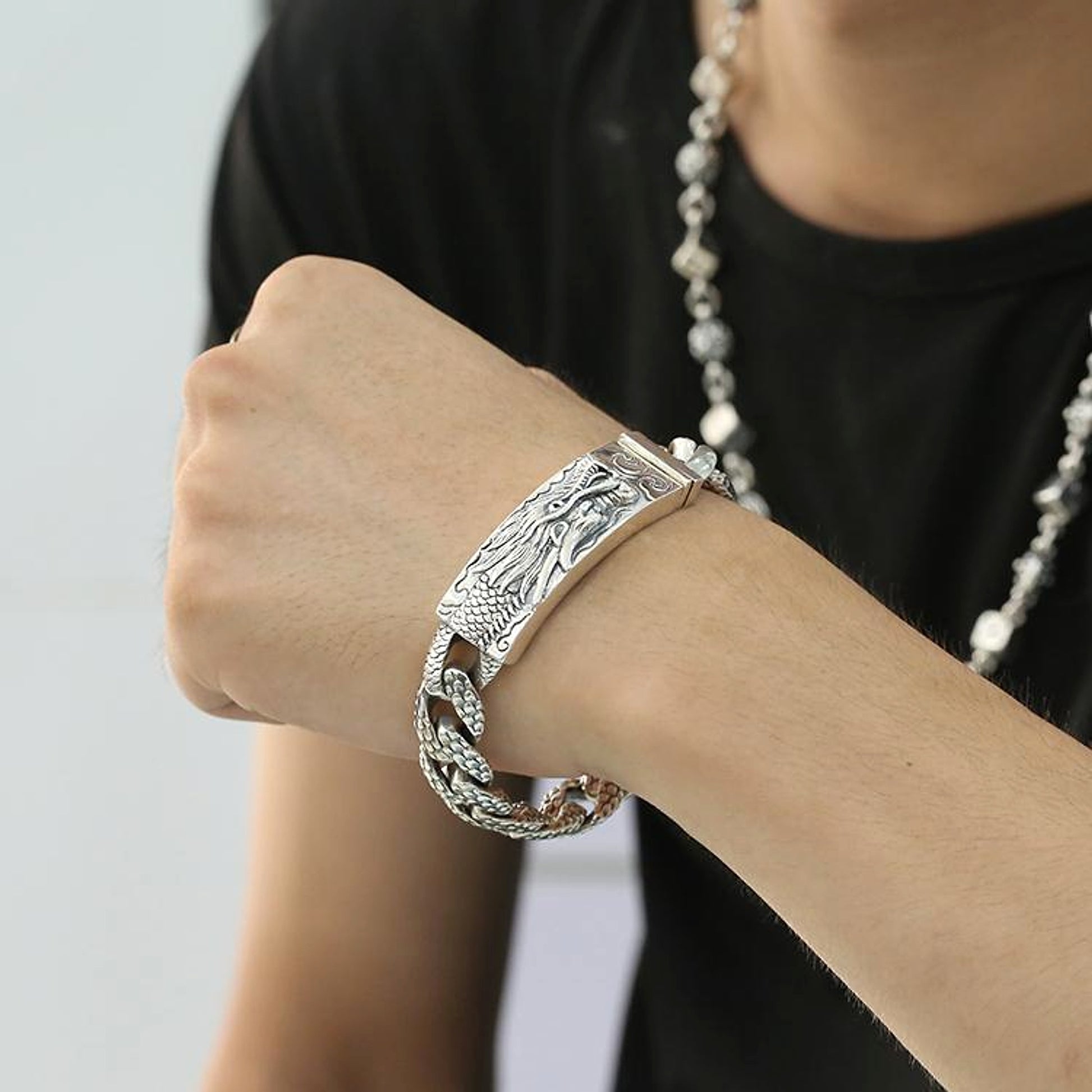 Vintage Dragon Pattern Sculpture Leading Men's Bracelet - enhanced image 4