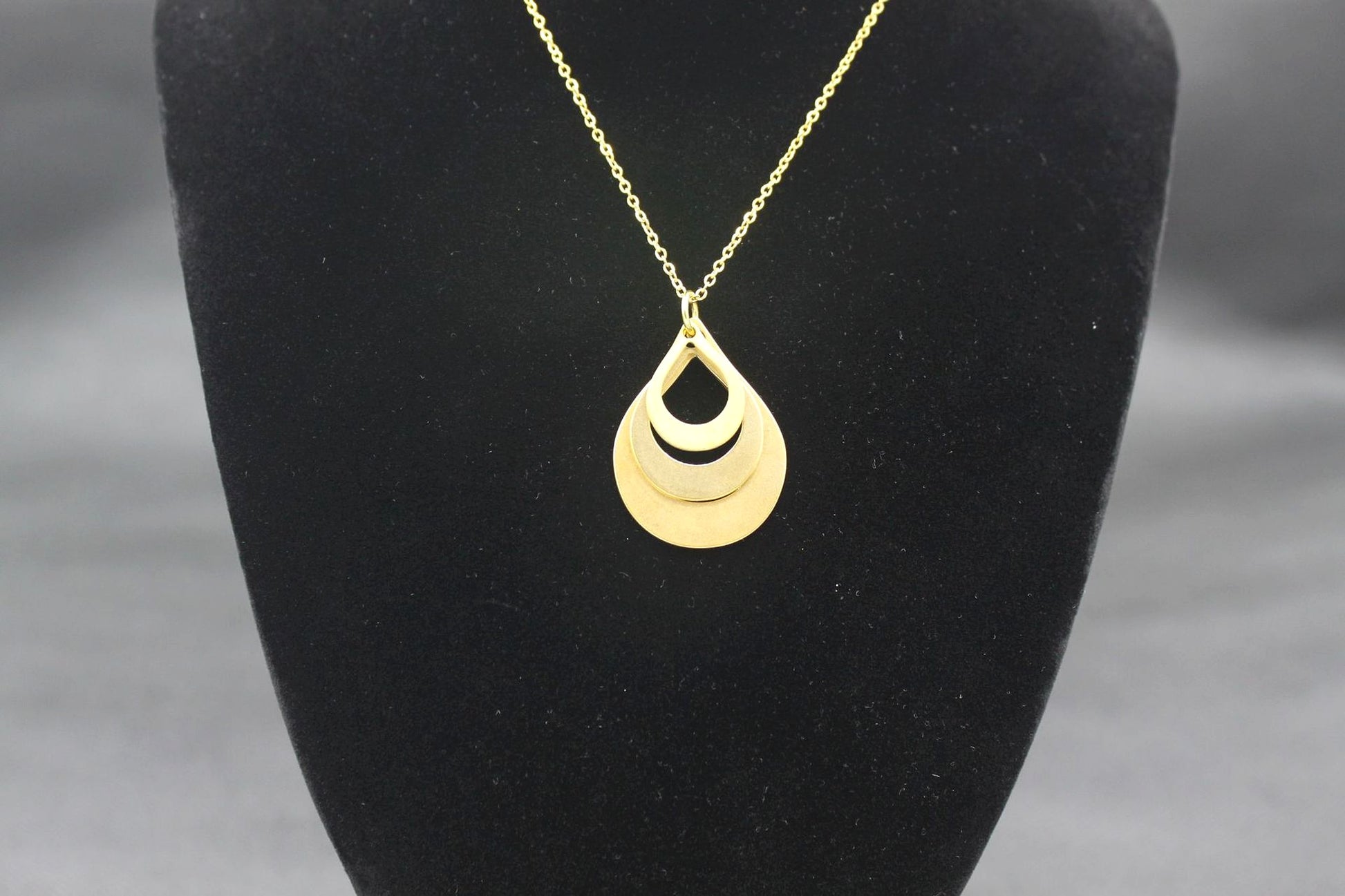 Elegant Water Drop Pendant Necklace – Personalized Engraving Jewelry - enhanced image 5