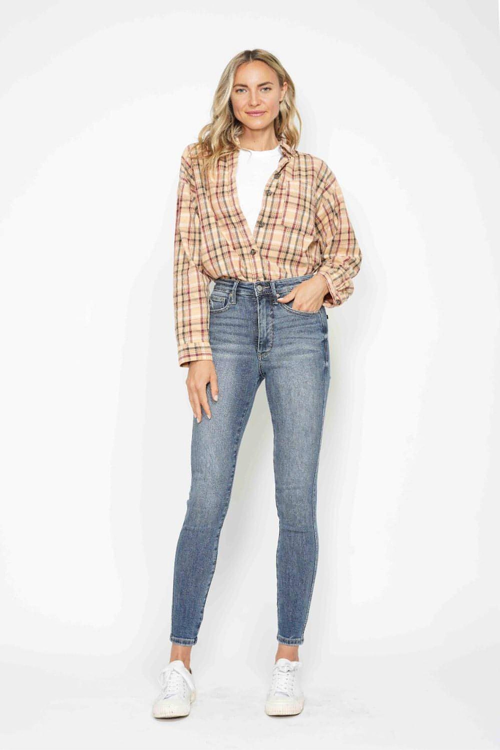 Judy Blue Full Size Tummy Control Contrast Wash Skinny Jeans - enhanced image 6