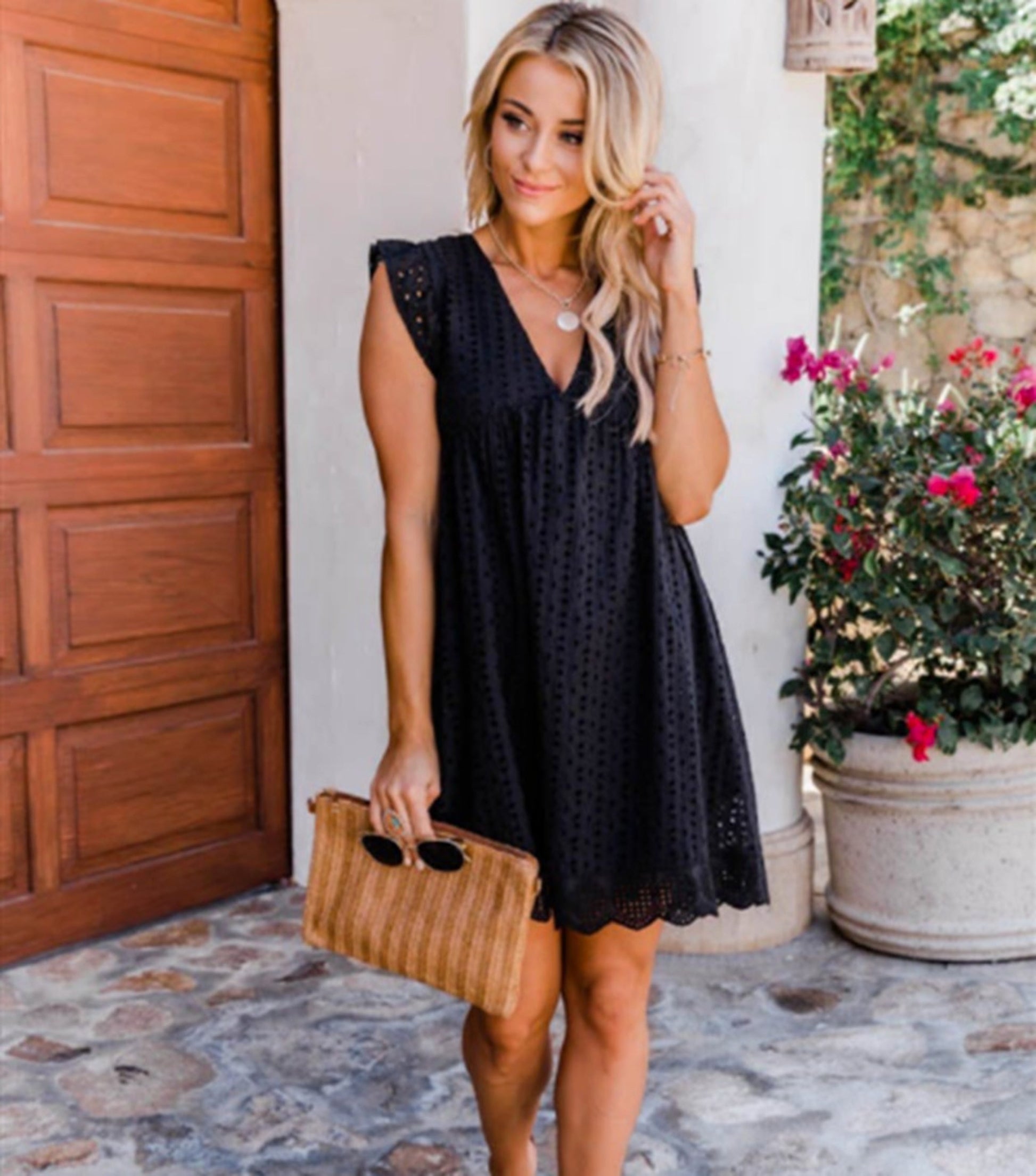 Lace Dresses With Pocket Summer Sleeveless Jacquard Cutout V-Neck Beach Dress - enhanced image 6