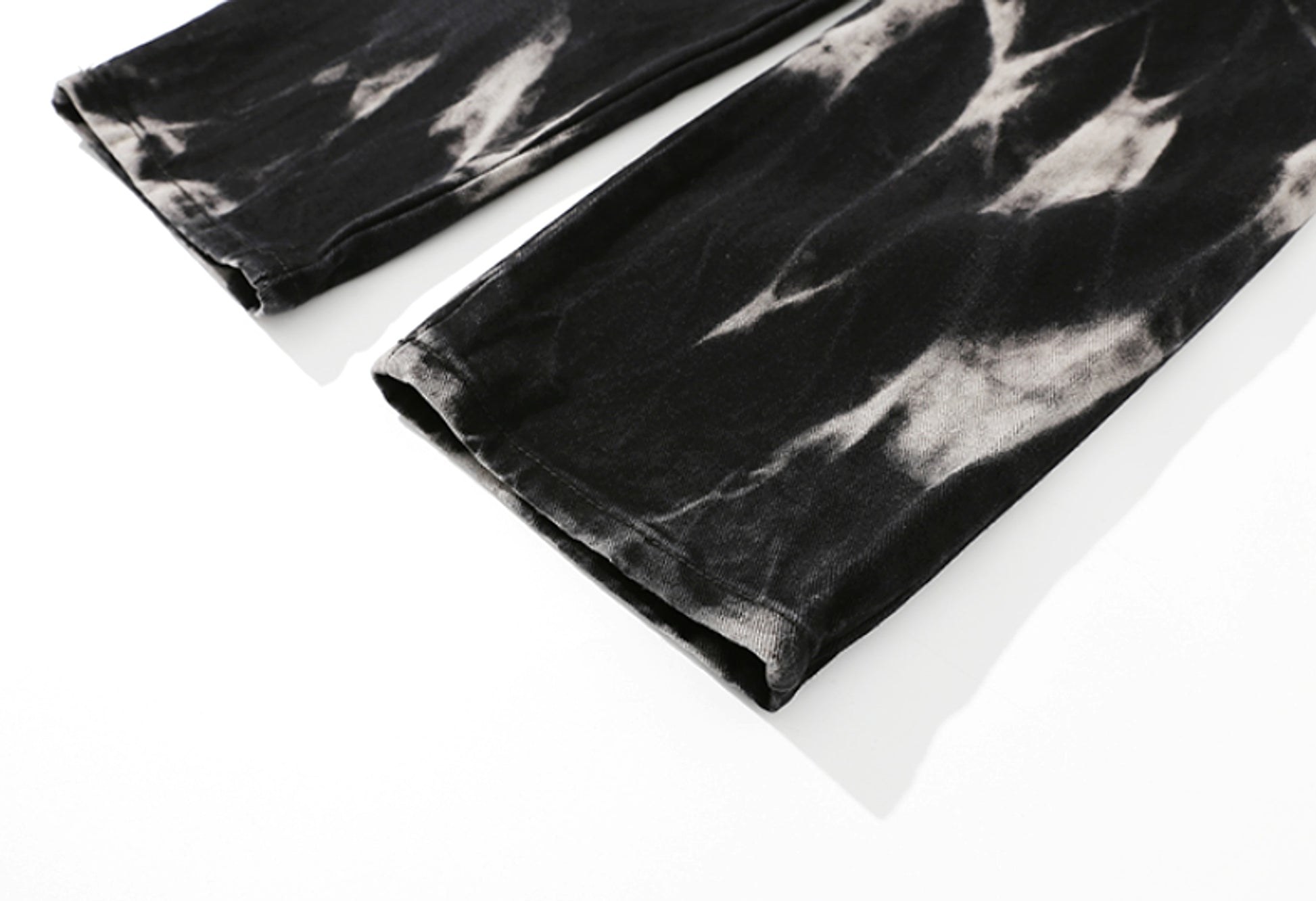 FlowDenim™ – Loose Fit Straight Jeans in Bleachwash - enhanced image 6