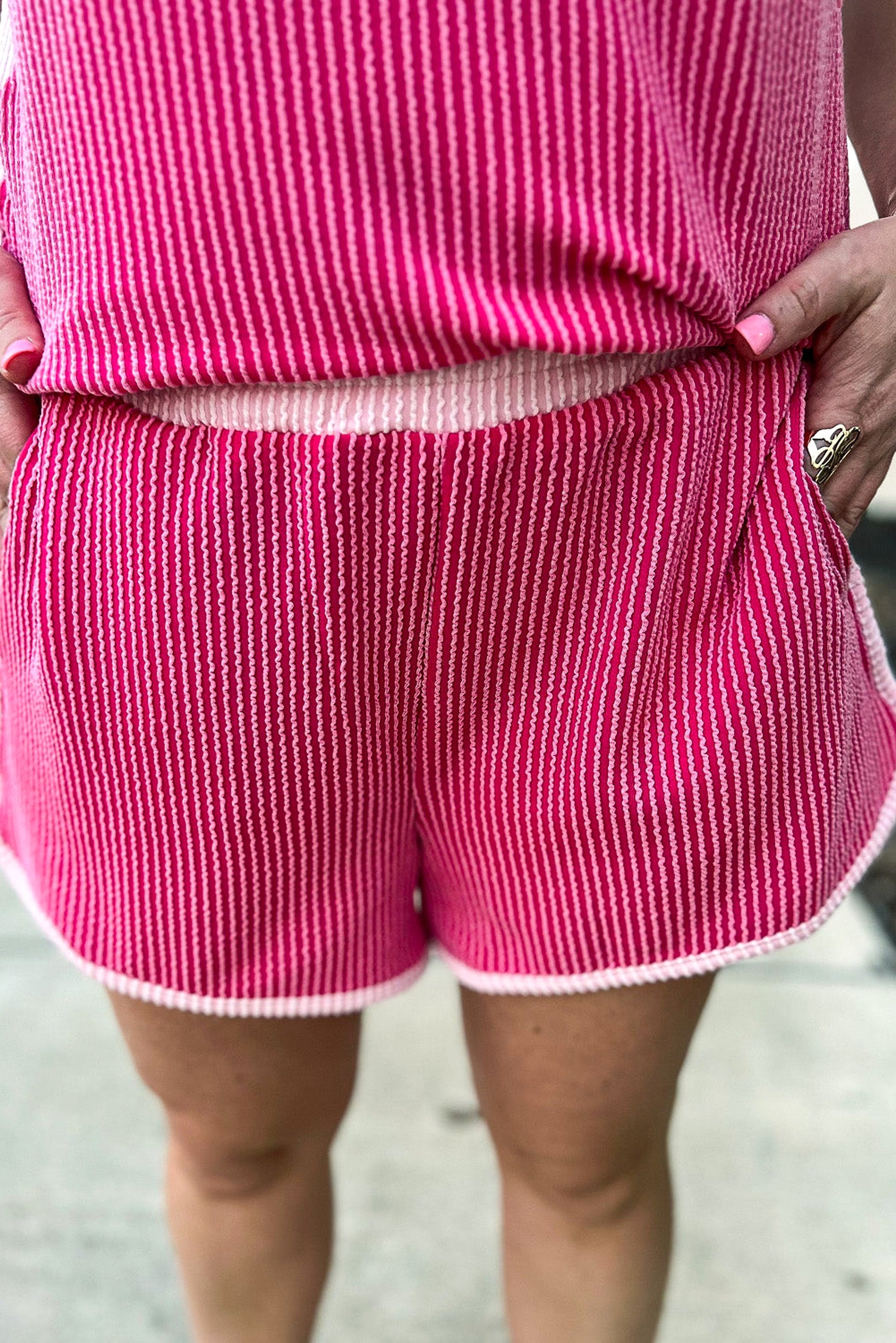 Rose Red 3D Spiral Ribbed Texture 2 Tones Patchwork Short Set - enhanced image 7