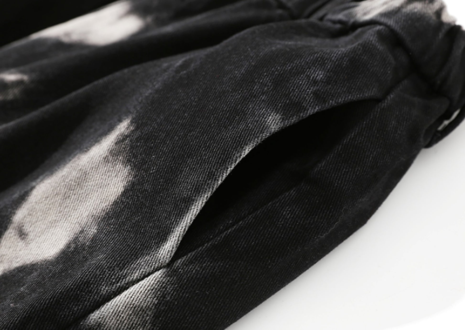 FlowDenim™ – Loose Fit Straight Jeans in Bleachwash - enhanced image 7