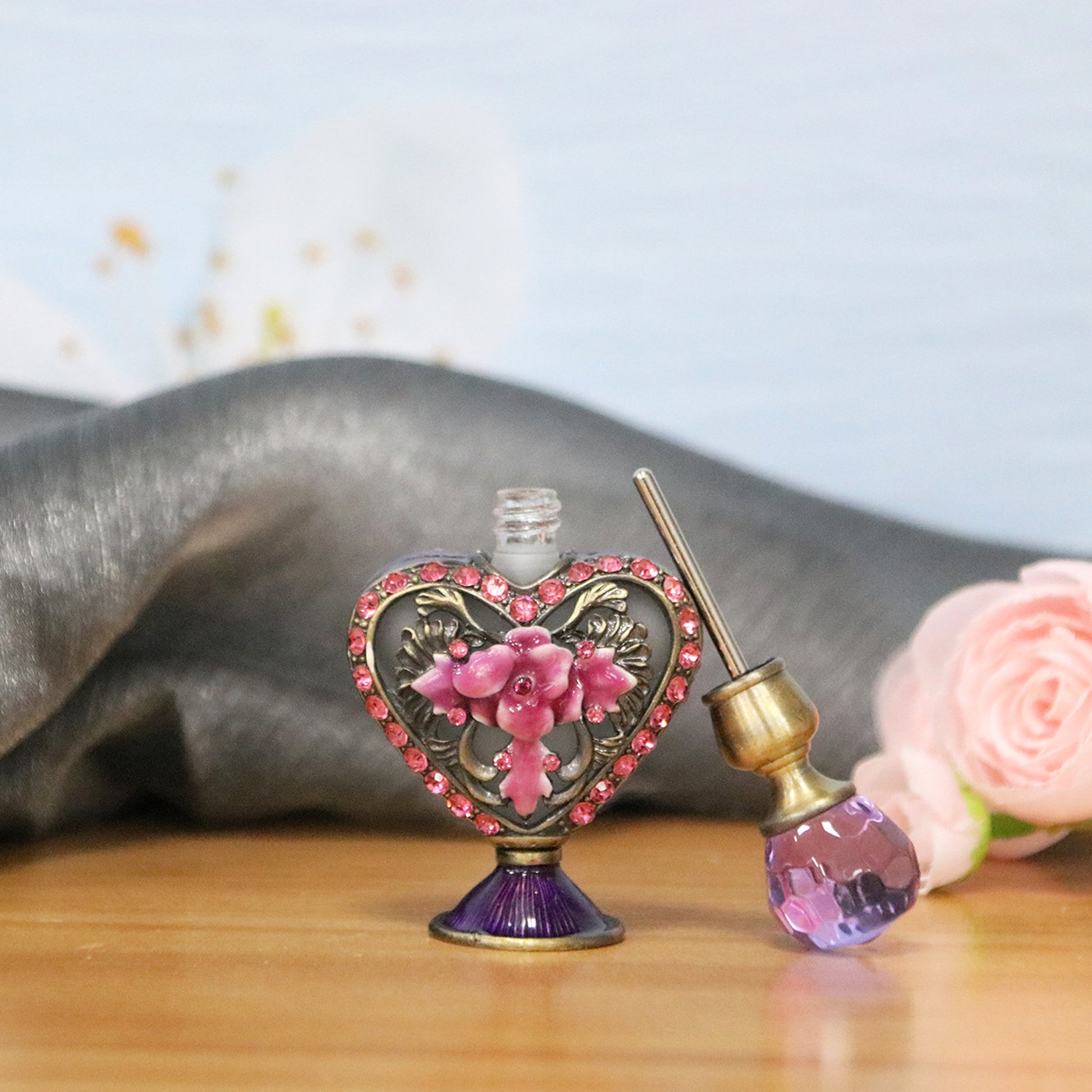 Magical 4ml Small Heart-shaped Hand Painting Flower Rhinestone-embedded Perfume Bottle - enhanced image 8
