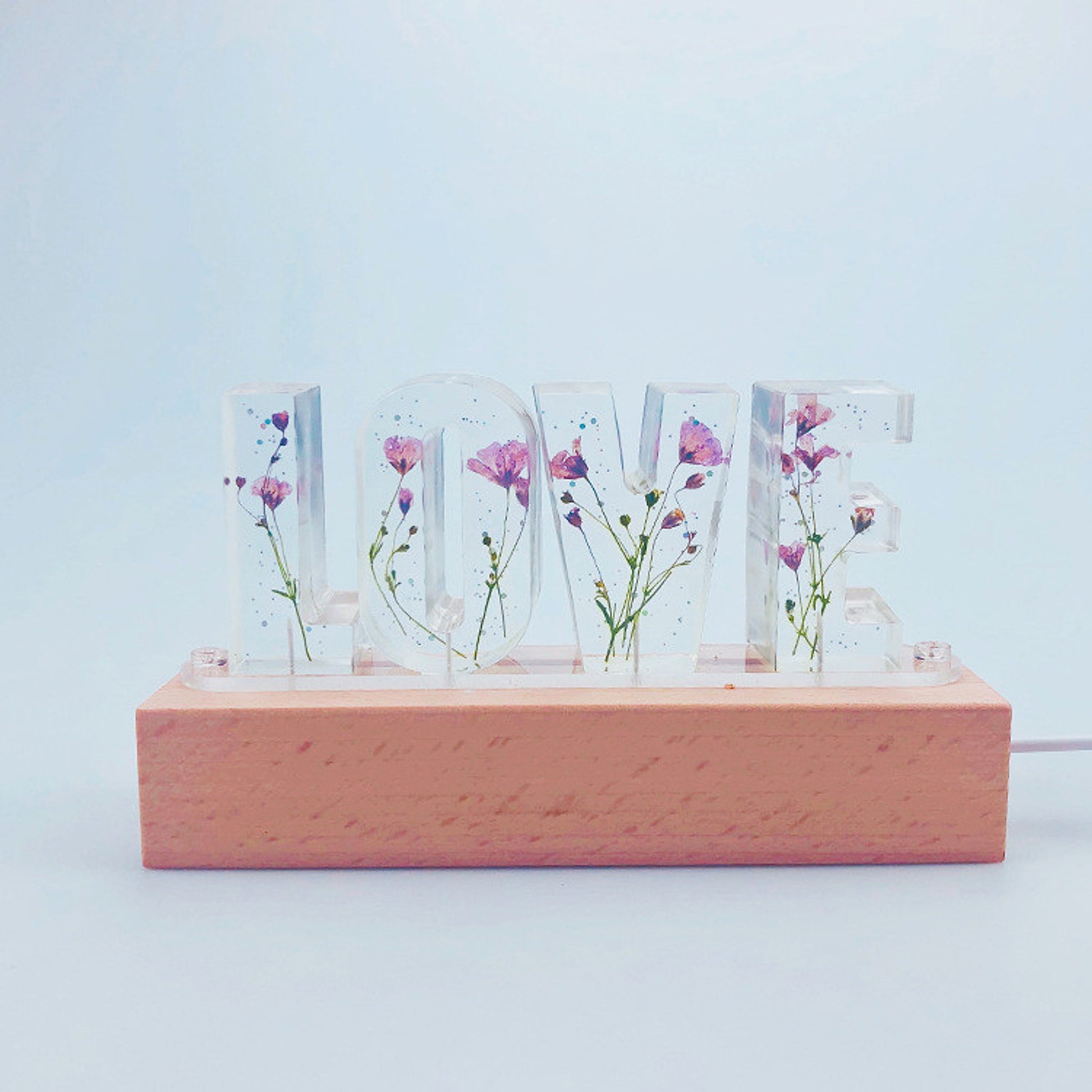 BloomLetter™ – Personalisierbares Blumen-Nachtlicht mit Holzrahmen & LED - enhanced image 8
