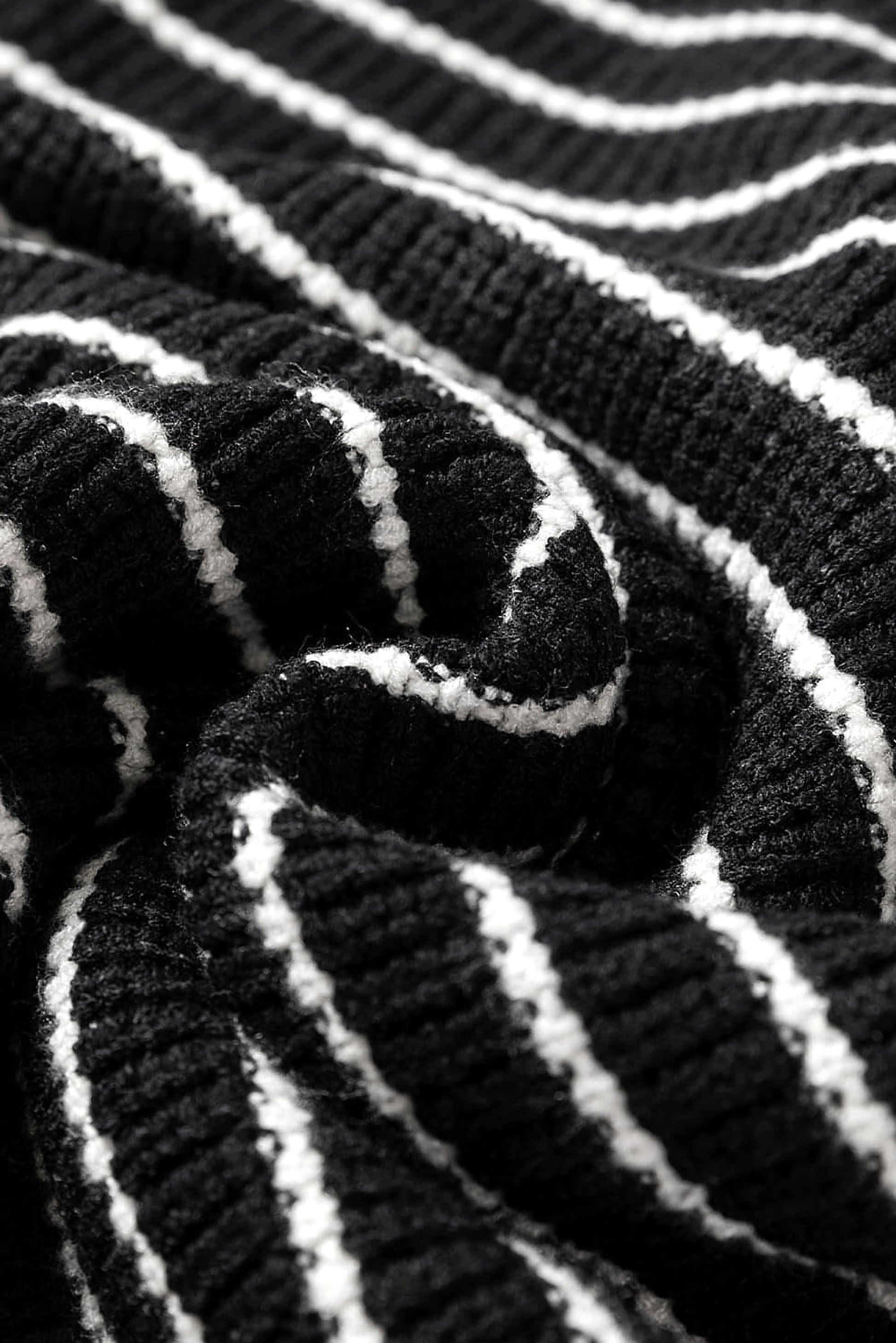 Black Stripe Turn-down V Neck Sweater Tank Top - enhanced image 9