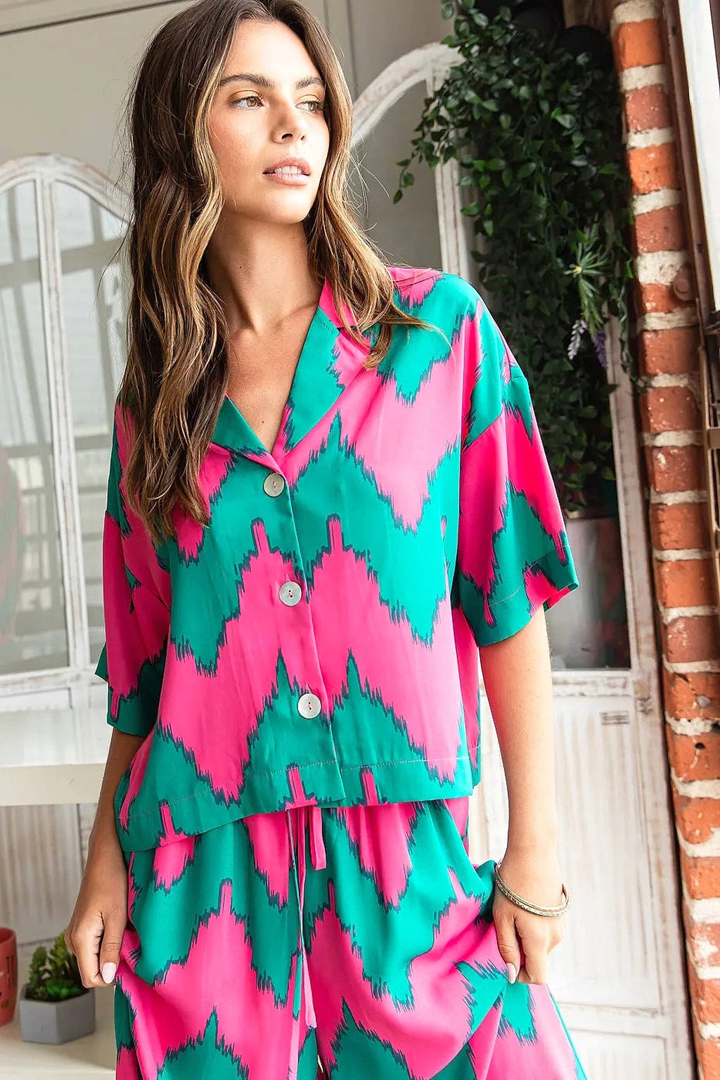 Mittoshop Chevron Print Short Sleeve Crop Shirt - enhanced image 10