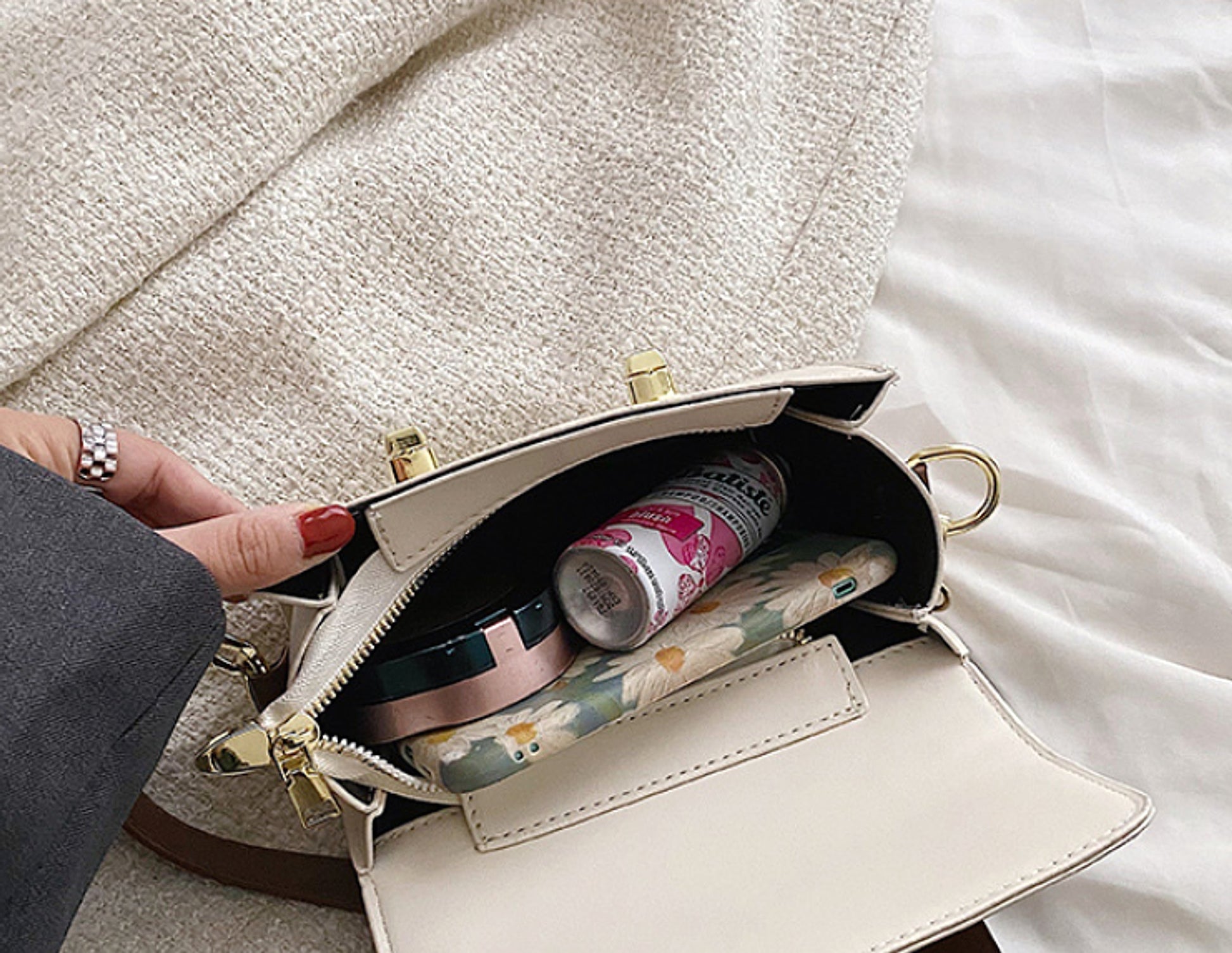 SolunaLuxe™ – Metro Classic Mini Bag - enhanced image 12
